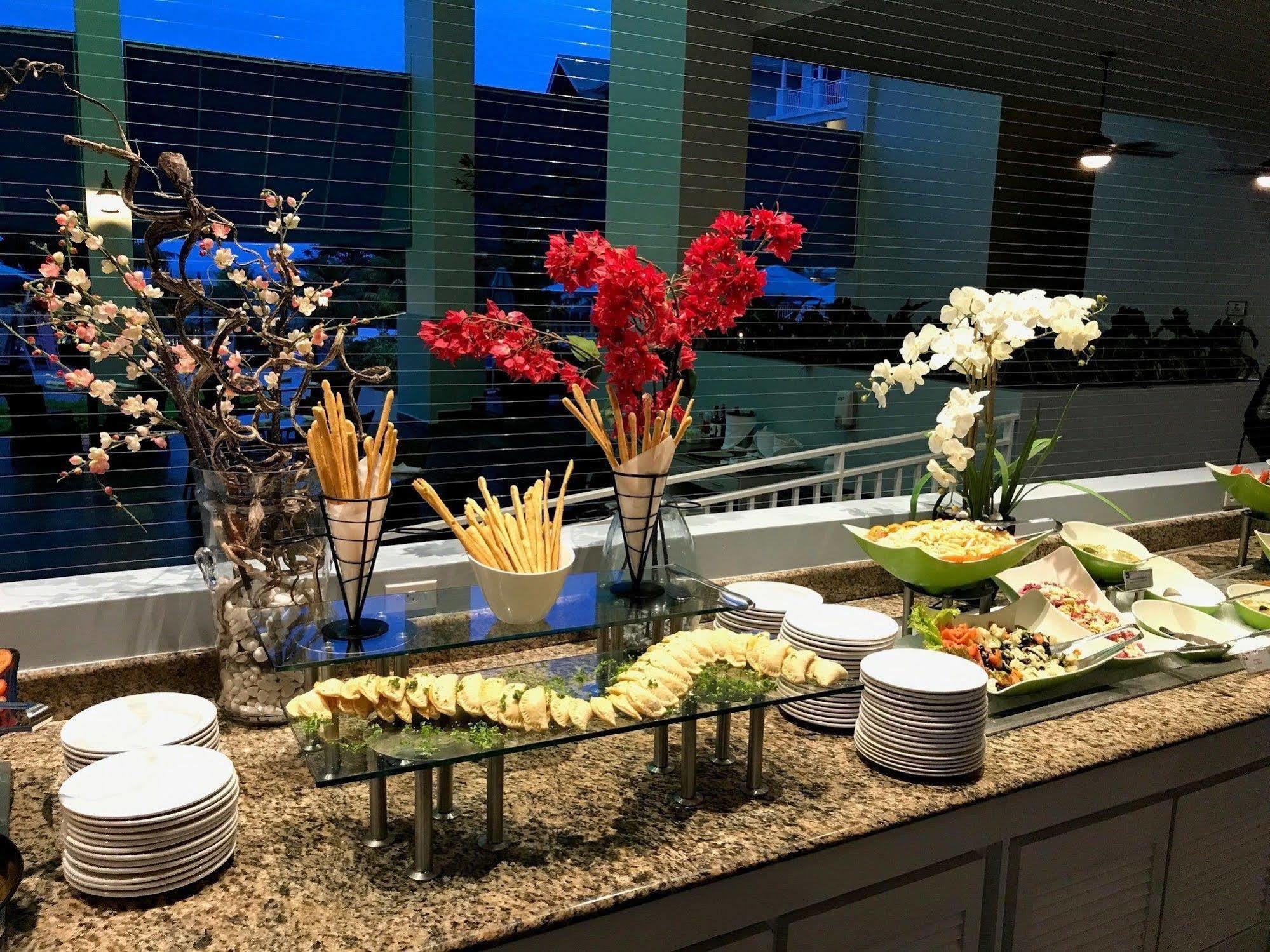 Gran Evenia Bijao Hotel Santa Clara  Ngoại thất bức ảnh A buffet at a wedding reception